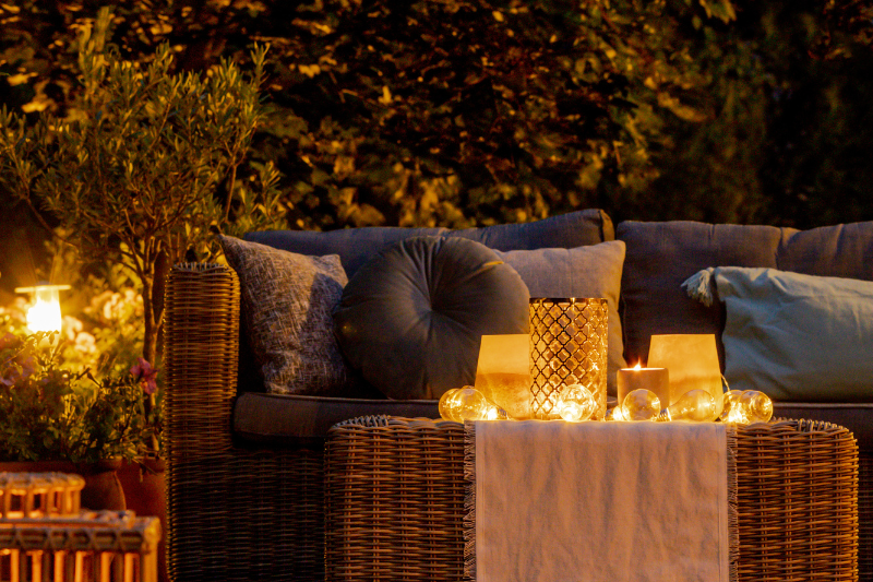 10 Candle Burning Mistakes People Make Indoors