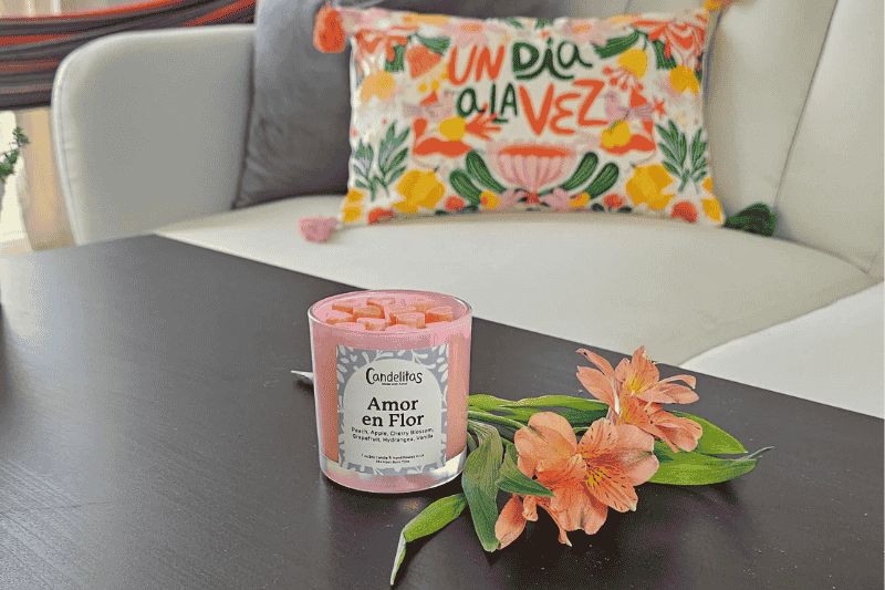 Love in Bloom: Transform Your Space with the Amor en Flor Soy Candle